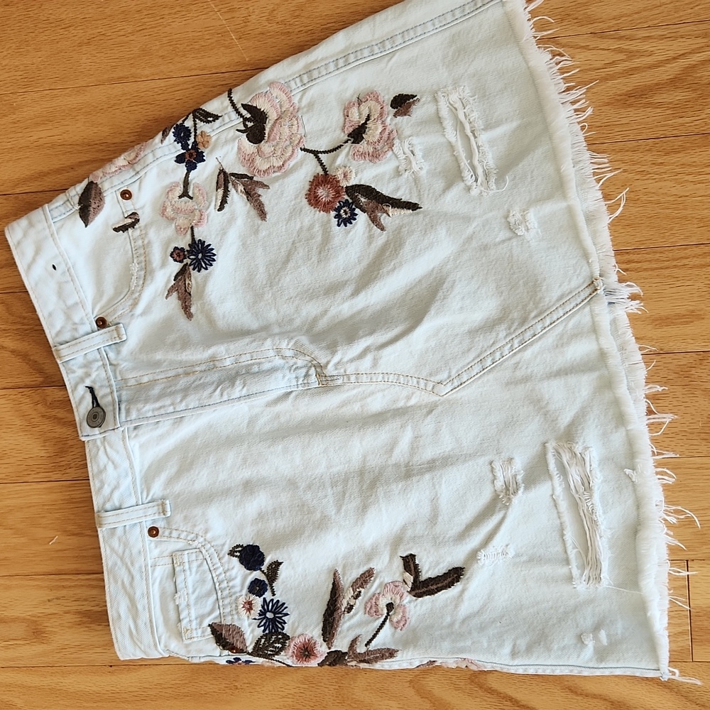 Abercrombie & Fitch White Floral Embroidered Mini Skirt